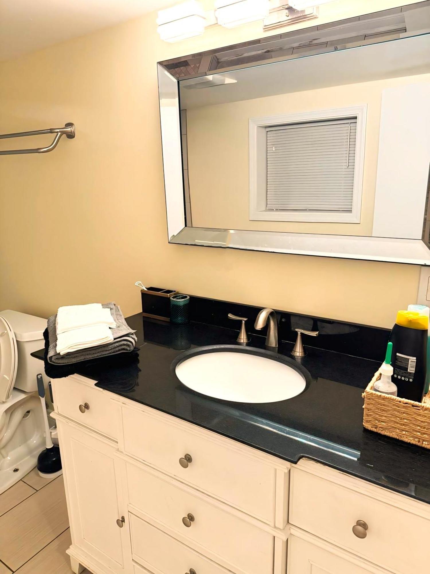 Fully Equipped Cozy 4/5 Br Apartment ชิคาโก ภายนอก รูปภาพ